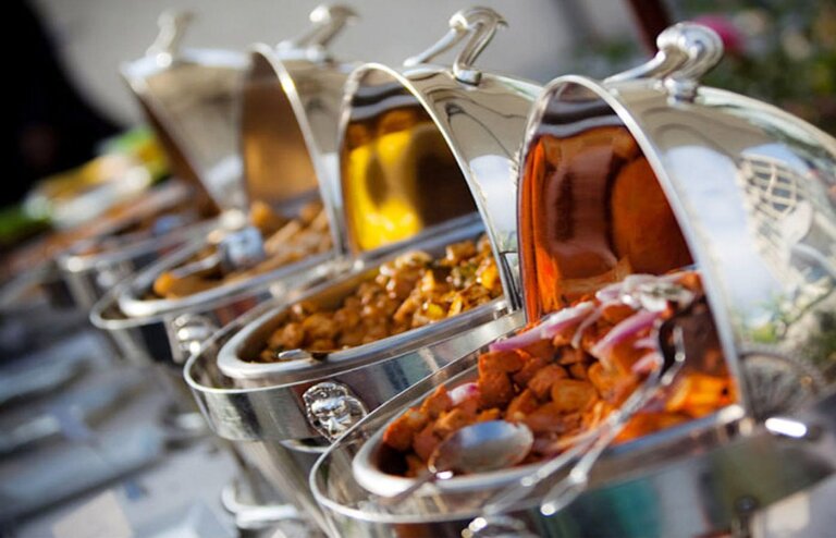 5 Reasons to Hire a Full Service Catering Company for Your Event